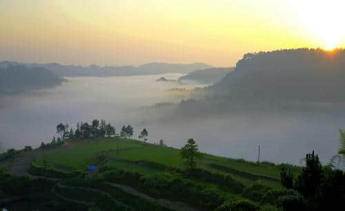 拒绝热门景点，五一旅游去四川这个地方，人少景好美食多