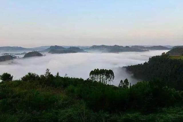 拒绝热门景点，五一旅游去四川这个地方，人少景好美食多