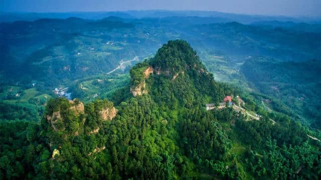 拒绝热门景点，五一旅游去四川这个地方，人少景好美食多