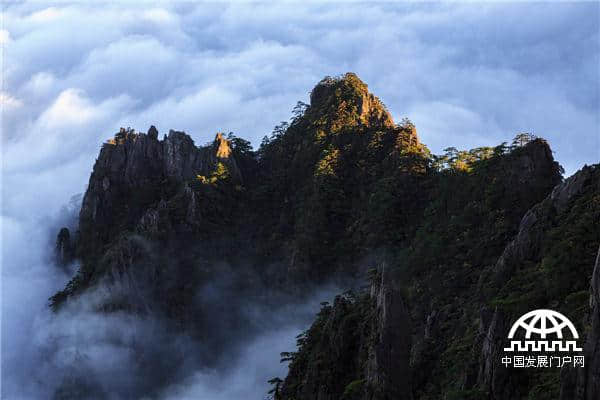 黄山入选“北纬30度世界遗产生态旅游线路”