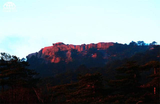 清明节首个假日 黄山风景区迎接中外来宾旅游观光