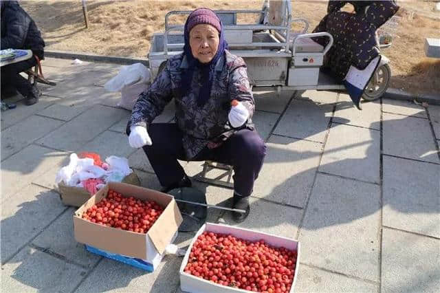 大年初三，蒙山旅游度假区人气持续高涨，特色美食购物受游客热捧