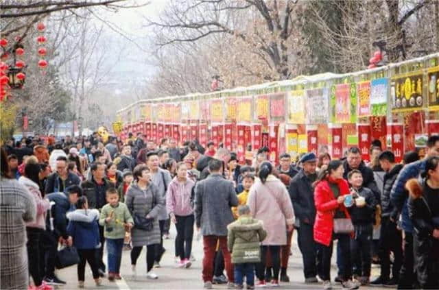 大年初三，蒙山旅游度假区人气持续高涨，特色美食购物受游客热捧