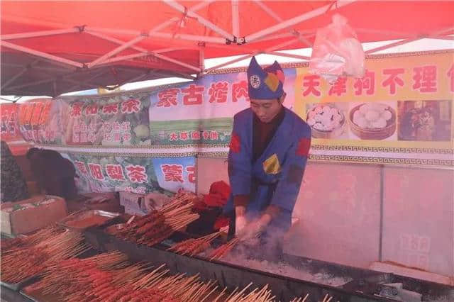 大年初三，蒙山旅游度假区人气持续高涨，特色美食购物受游客热捧