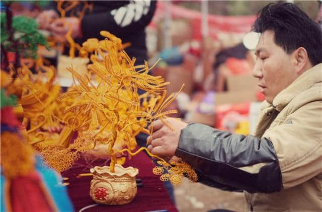 大年初三，蒙山旅游度假区人气持续高涨，特色美食购物受游客热捧