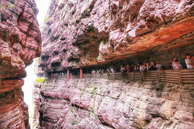 夏季追凉之旅，在云台山红石峡沉浸式旅游，感受上亿年沧海桑田