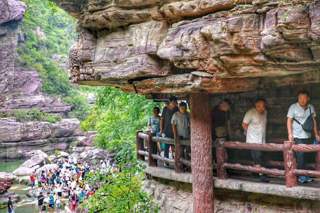 夏季追凉之旅，在云台山红石峡沉浸式旅游，感受上亿年沧海桑田