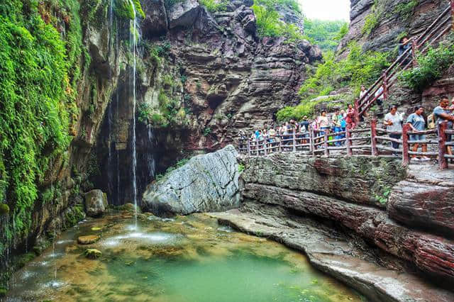 夏季追凉之旅，在云台山红石峡沉浸式旅游，感受上亿年沧海桑田