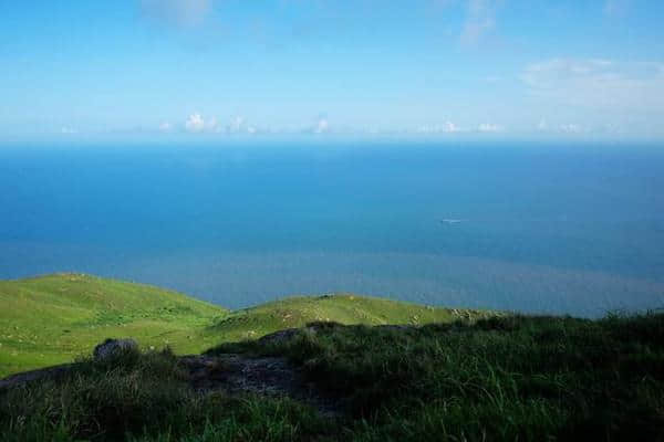 别再说春暖花开，去嵛山岛感受风吹草浪