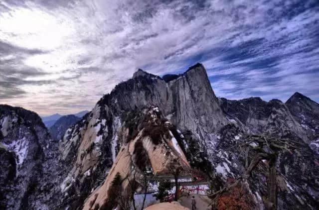 “华山雪景”最美不过“北国风光，千里冰封”