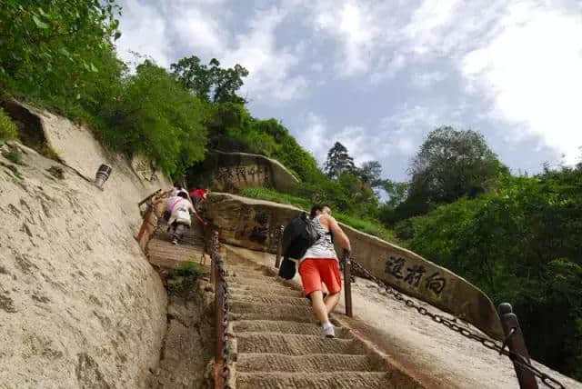 “华山雪景”最美不过“北国风光，千里冰封”