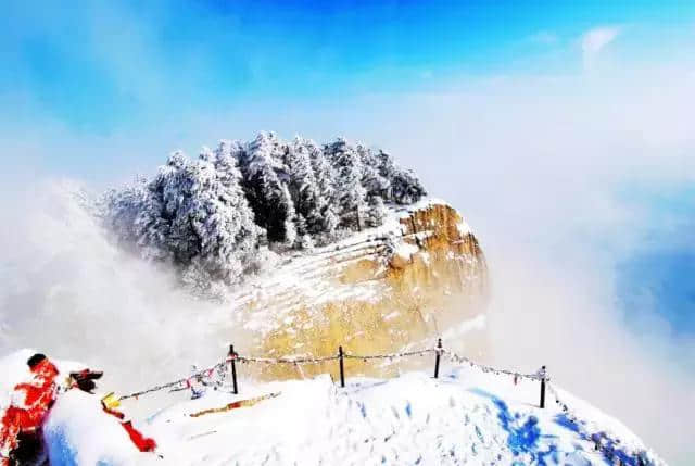 “华山雪景”最美不过“北国风光，千里冰封”