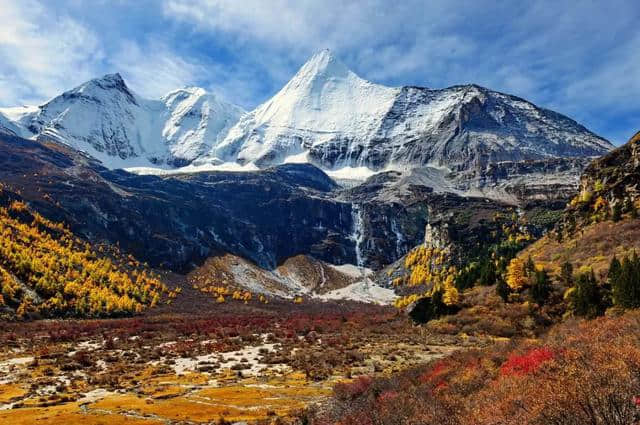 稻城亚丁成网红地，这份详细旅游攻略让你用最少钱玩最多的景点！