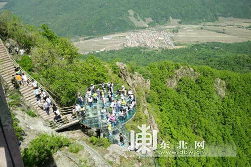 首届帽儿山登山节举行 千名高校学子参加健身体验