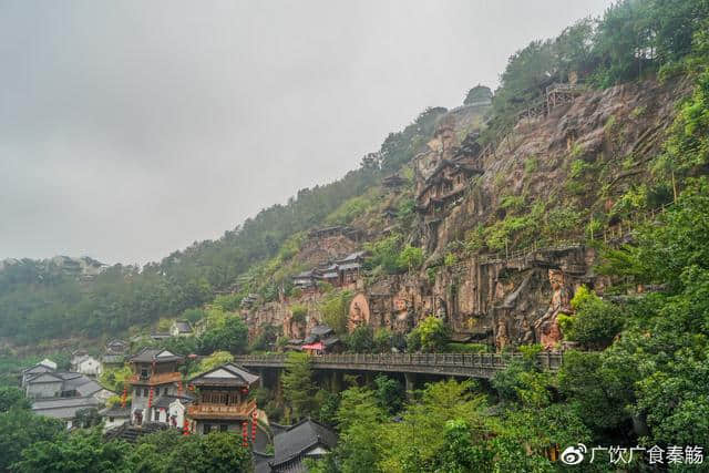 跟随资深美食、旅游达人，畅快游梅州！