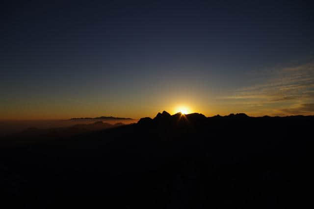 华山旅游攻略:别只知道日游华山，其实夜爬华山更加刺激