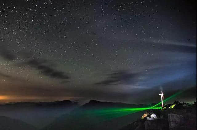 人少景美的露营胜地，睡进云雾山顶，伸手可摘繁星