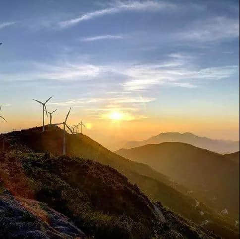 人少景美的露营胜地，睡进云雾山顶，伸手可摘繁星