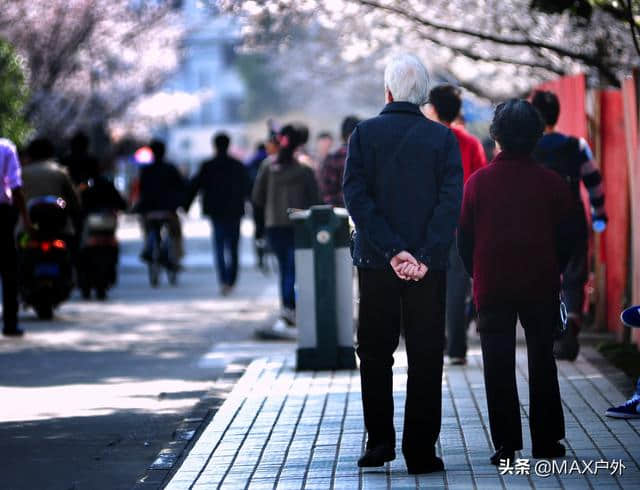 国内适合带父母旅行的8个地方，父母满意自己舒心