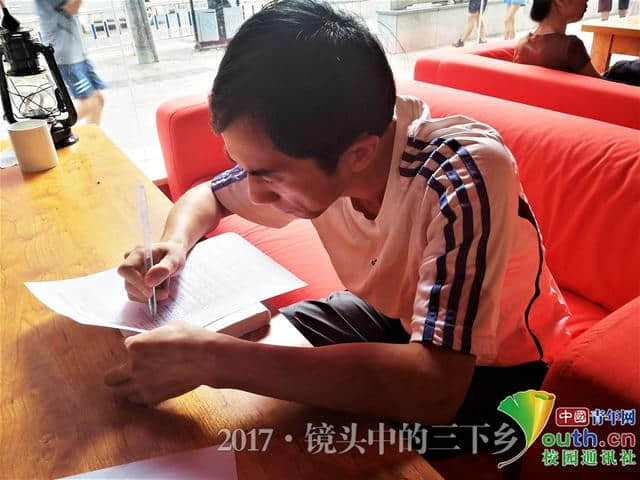 陕西大学生走进延安，调研红色旅游现状