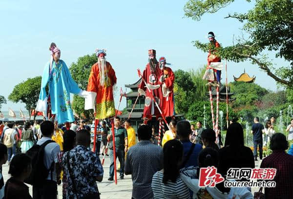 打文明旅游牌 岳阳楼君山岛国庆旅游火爆且温馨