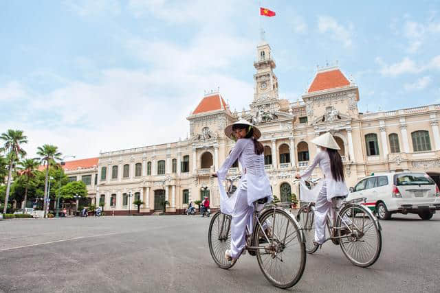 去越南旅游，千万别接水果店老板的手套，小心有坑！