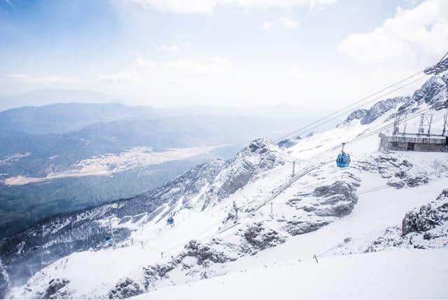 国内旅游攻略，玉龙雪山，闪耀着银光，秀美丽江，人在路上