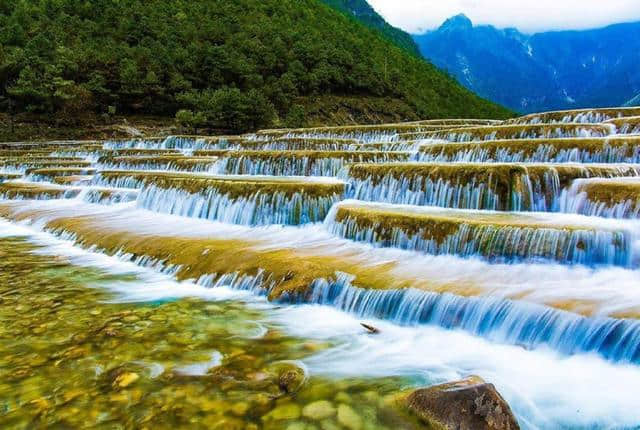 国内旅游攻略，玉龙雪山，闪耀着银光，秀美丽江，人在路上