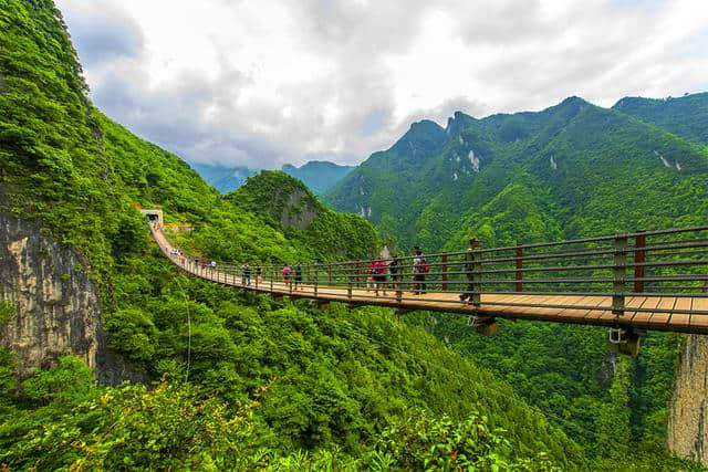 重庆涪陵区东南部一个乡，因旅游资源而改名，拥有大裂谷景区