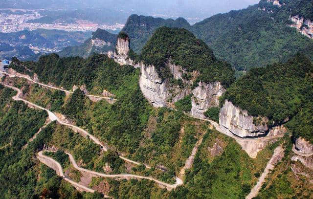 湖南张家界，四川九寨沟，安徽黄山，暑假7月8月必去的旅游之地