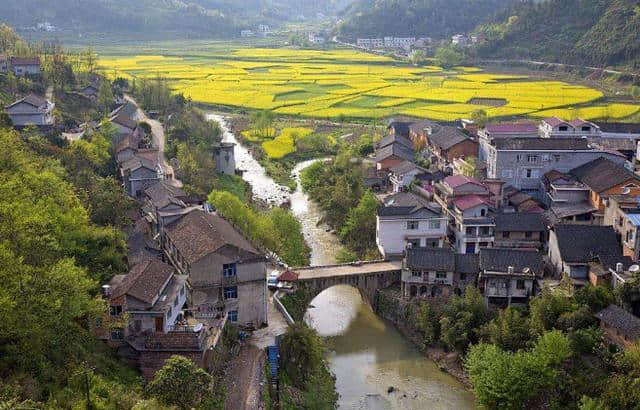 湖南张家界，四川九寨沟，安徽黄山，暑假7月8月必去的旅游之地