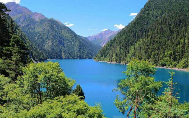 湖南张家界，四川九寨沟，安徽黄山，暑假7月8月必去的旅游之地