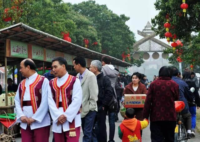 美到窒息！梯面油菜花海震撼登场！旅游君免费送豆腐花，先到先得~