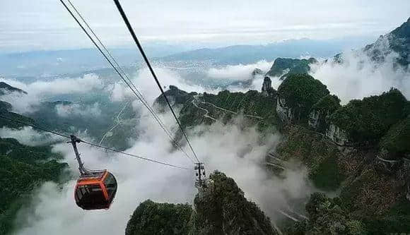 湖南张家界旅游攻略、天门山，玻璃栈道、