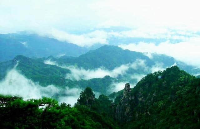 这里完整的原始生态中原罕见，林海无际，奇特的瀑潭石景北方少有