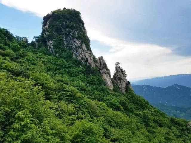 这里完整的原始生态中原罕见，林海无际，奇特的瀑潭石景北方少有