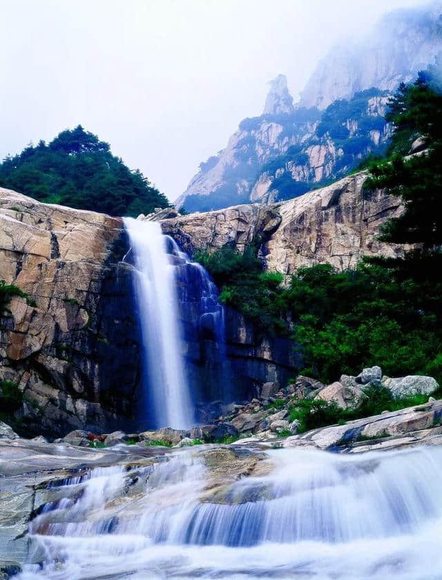 下雨了吧！别宅家里了，雨中的泰山，有平时你看不到的美！