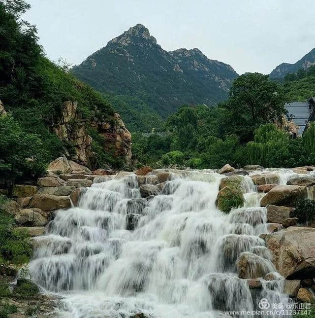 下雨了吧！别宅家里了，雨中的泰山，有平时你看不到的美！