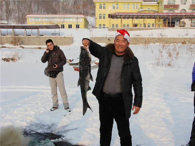 吉林雾凇岛-松花湖-童话雪乡-东北虎林园-哈尔滨冰雪大世界6日游