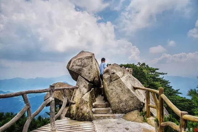 挑战一夏！在“薄如刀锋”的山脊上，过19.2℃的清凉夏天