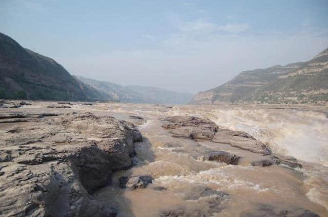 延安不止有壶口瀑布和宝塔山，只是壶口瀑布这么美的彩虹你见过吗