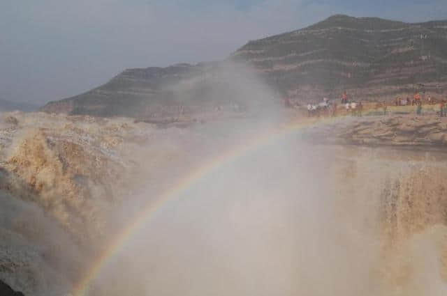 延安不止有壶口瀑布和宝塔山，只是壶口瀑布这么美的彩虹你见过吗