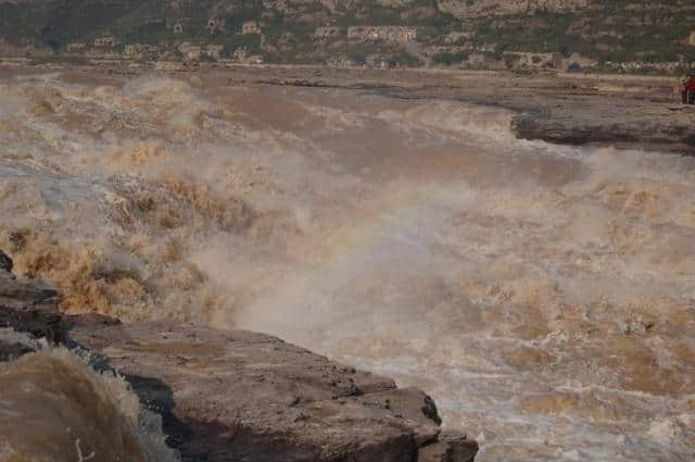 延安不止有壶口瀑布和宝塔山，只是壶口瀑布这么美的彩虹你见过吗