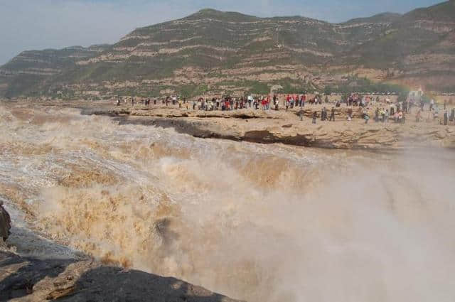 延安不止有壶口瀑布和宝塔山，只是壶口瀑布这么美的彩虹你见过吗