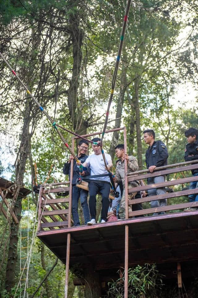 十一假期到龙马山登山、溜索、荡秋千！