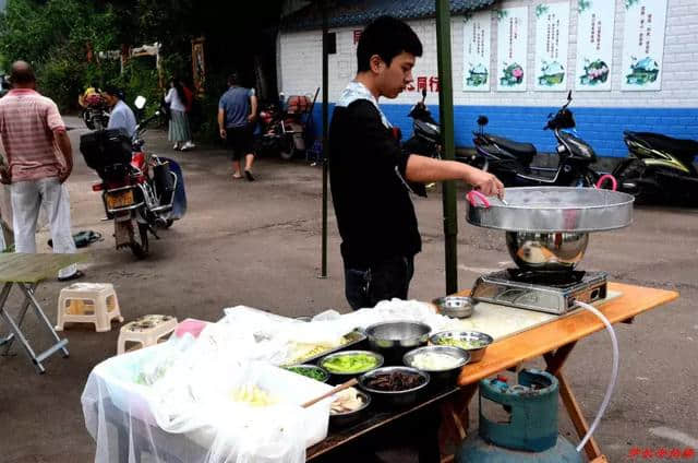 乡村旅游新去处　燕山荷塘客如潮