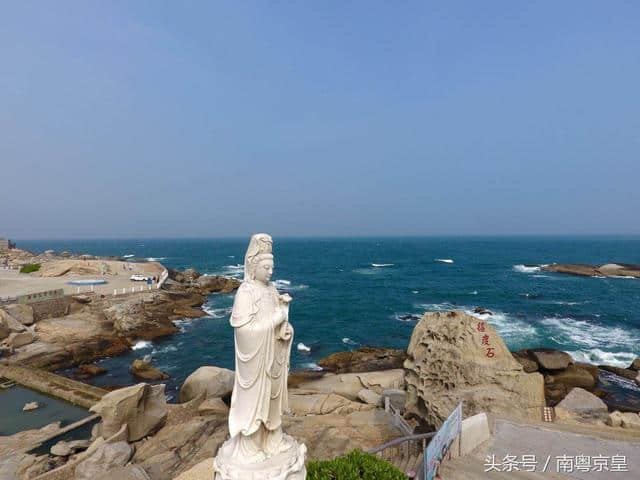 请到汕尾红海湾来，海胆美味美景任你食游，休闲浪漫激情任你欢！