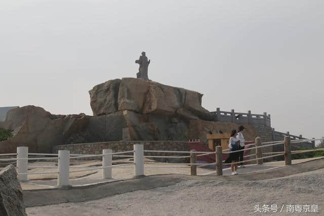 请到汕尾红海湾来，海胆美味美景任你食游，休闲浪漫激情任你欢！