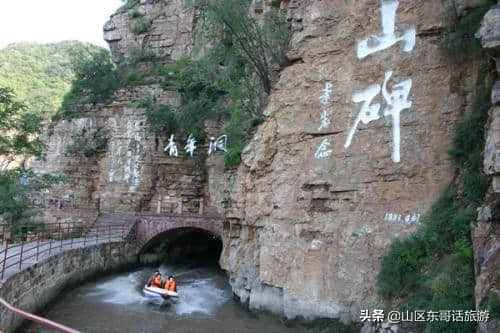 自然风光秀丽雄险，人文景观独特恢宏，河南林州红旗渠名胜游览区