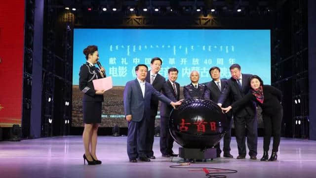 一辆摩托车，1672平方公里！《片警宝音》演绎一个凡人的戈壁传奇